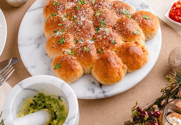 Serving christmas pull apart bread